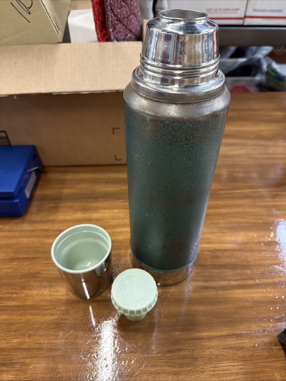 VINTAGE ORIGINAL ALADIN STANLEY THERMOS. 1974 all original A-944B